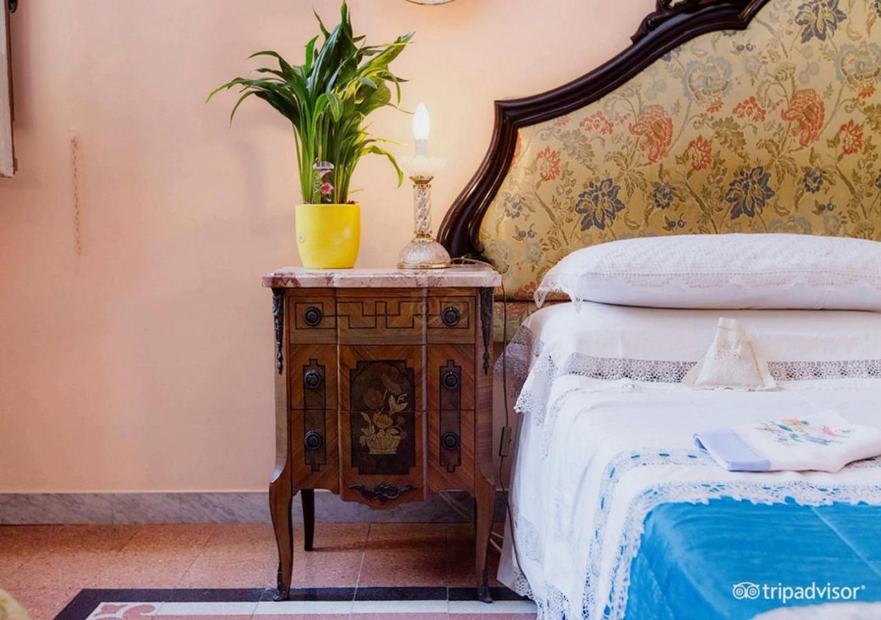 B&B Atmosfere Del Centro Storico Naples Luaran gambar