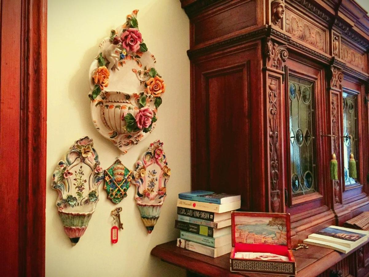 B&B Atmosfere Del Centro Storico Naples Luaran gambar