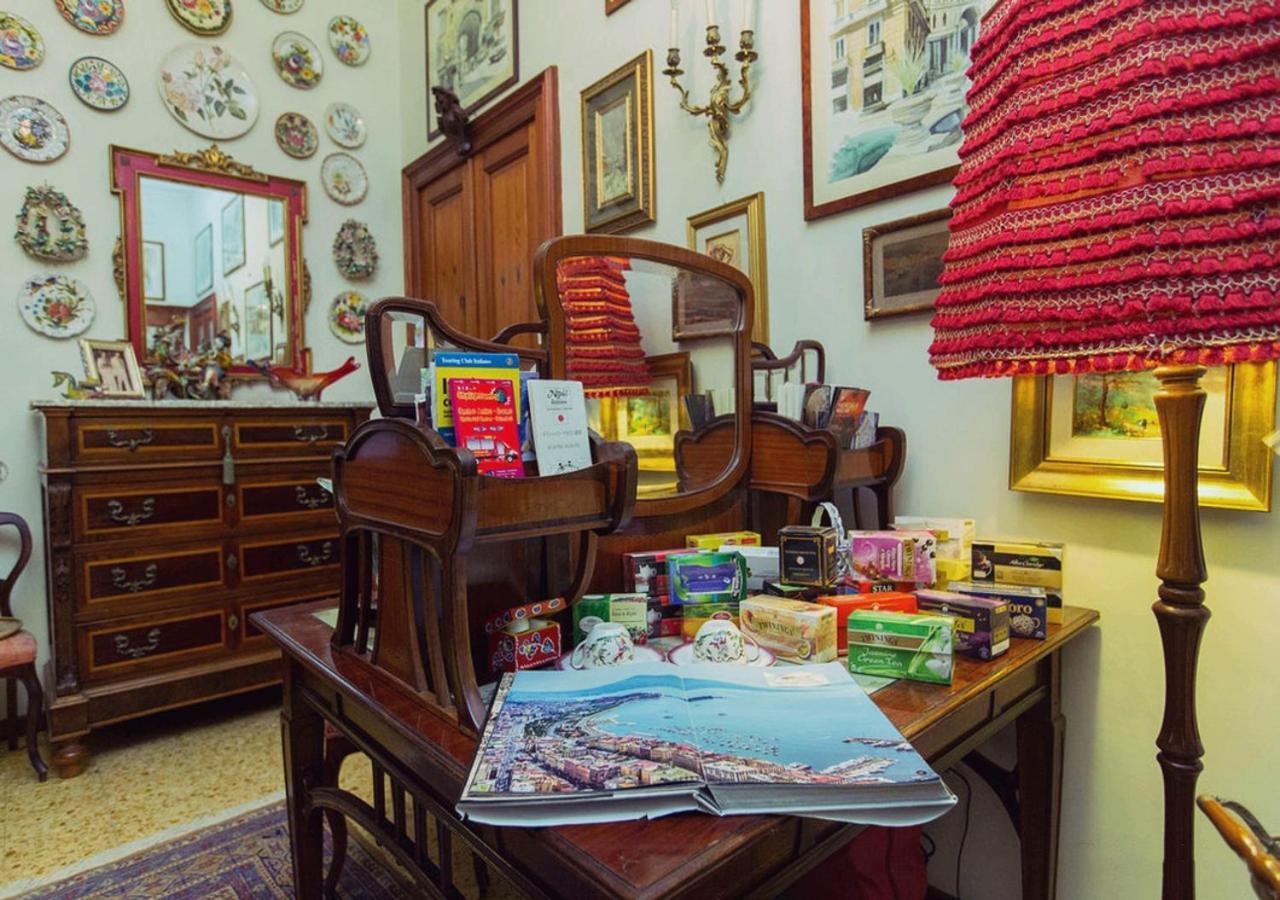 B&B Atmosfere Del Centro Storico Naples Luaran gambar