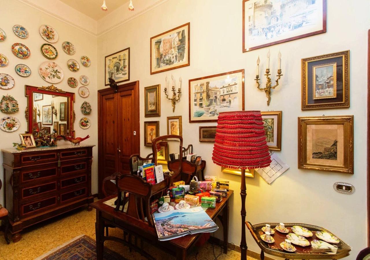 B&B Atmosfere Del Centro Storico Naples Luaran gambar
