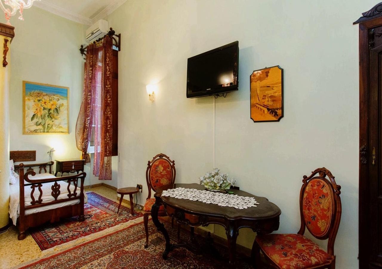B&B Atmosfere Del Centro Storico Naples Luaran gambar