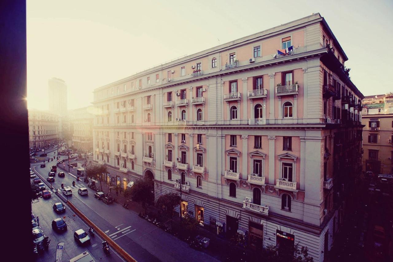 B&B Atmosfere Del Centro Storico Naples Luaran gambar
