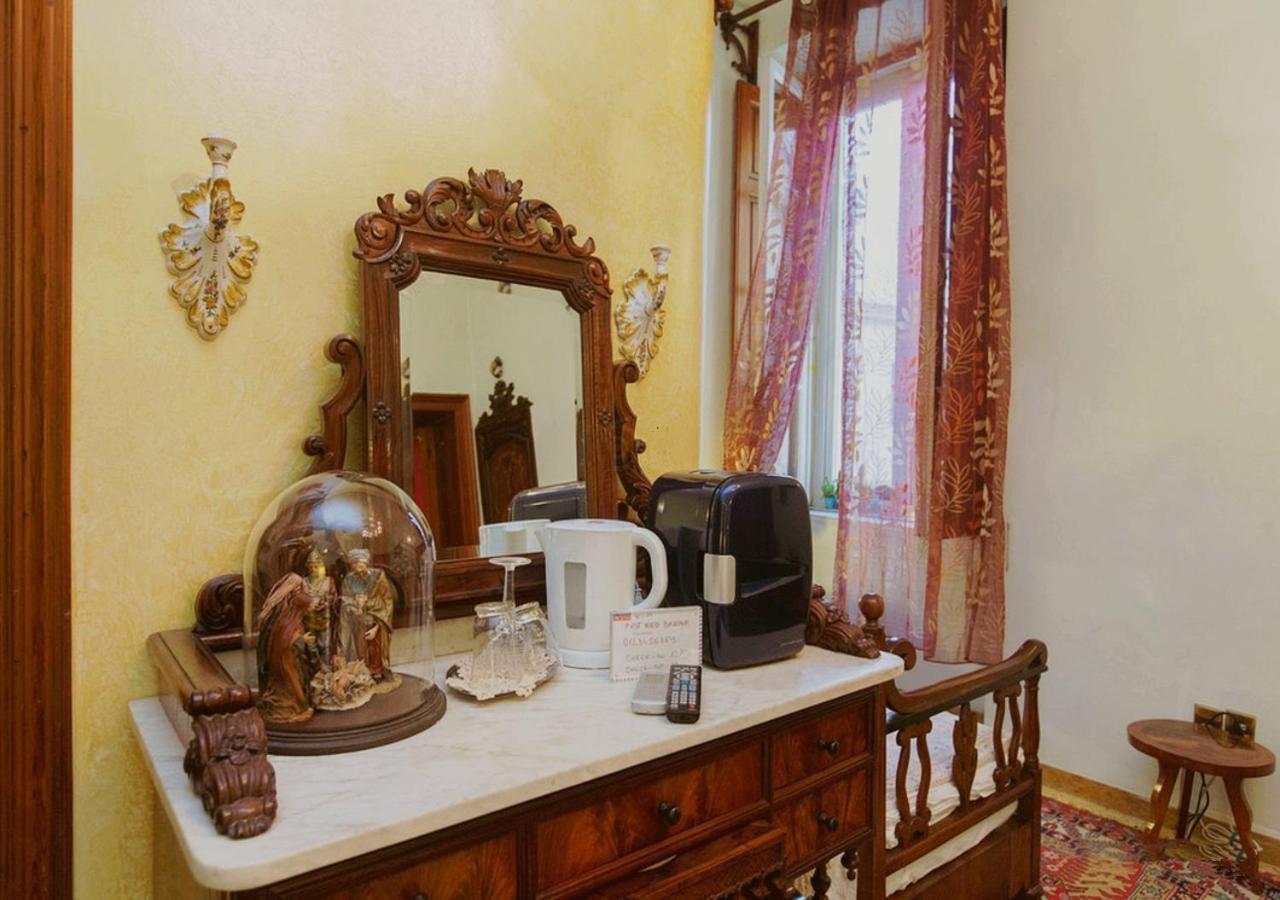 B&B Atmosfere Del Centro Storico Naples Luaran gambar