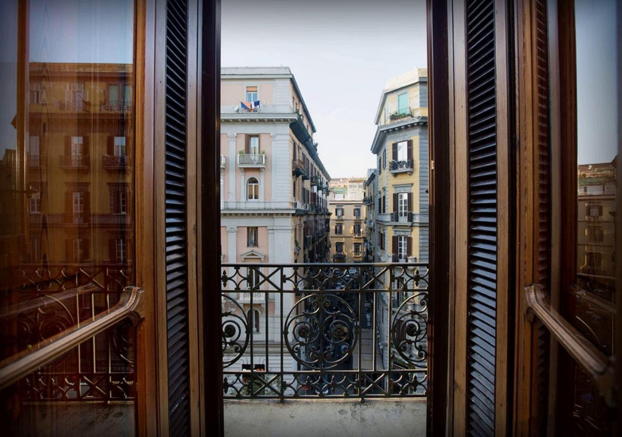 B&B Atmosfere Del Centro Storico Naples Luaran gambar