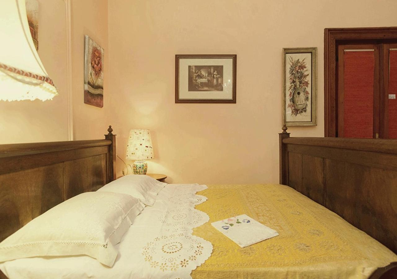 B&B Atmosfere Del Centro Storico Naples Luaran gambar