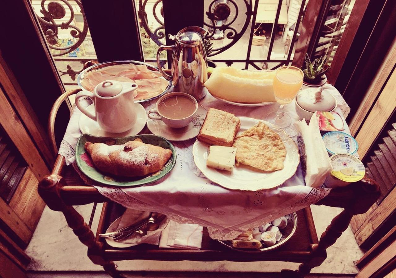 B&B Atmosfere Del Centro Storico Naples Luaran gambar