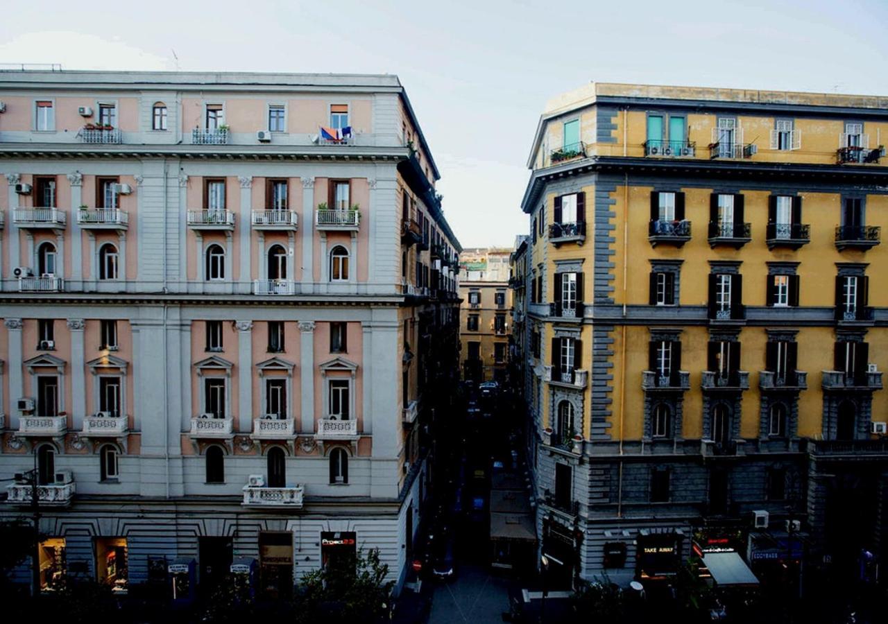 B&B Atmosfere Del Centro Storico Naples Luaran gambar