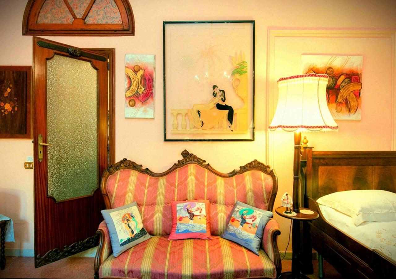 B&B Atmosfere Del Centro Storico Naples Luaran gambar