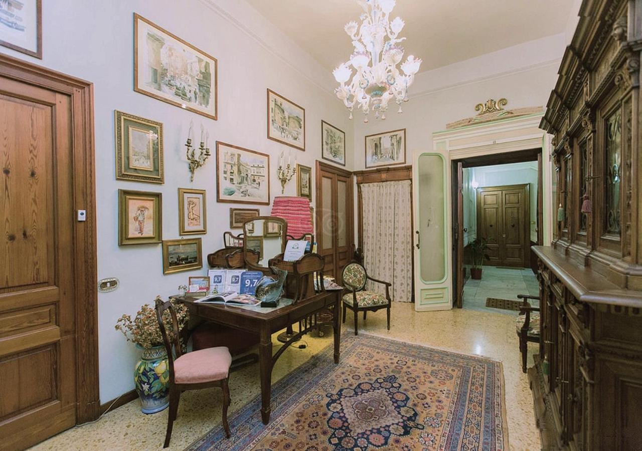 B&B Atmosfere Del Centro Storico Naples Luaran gambar