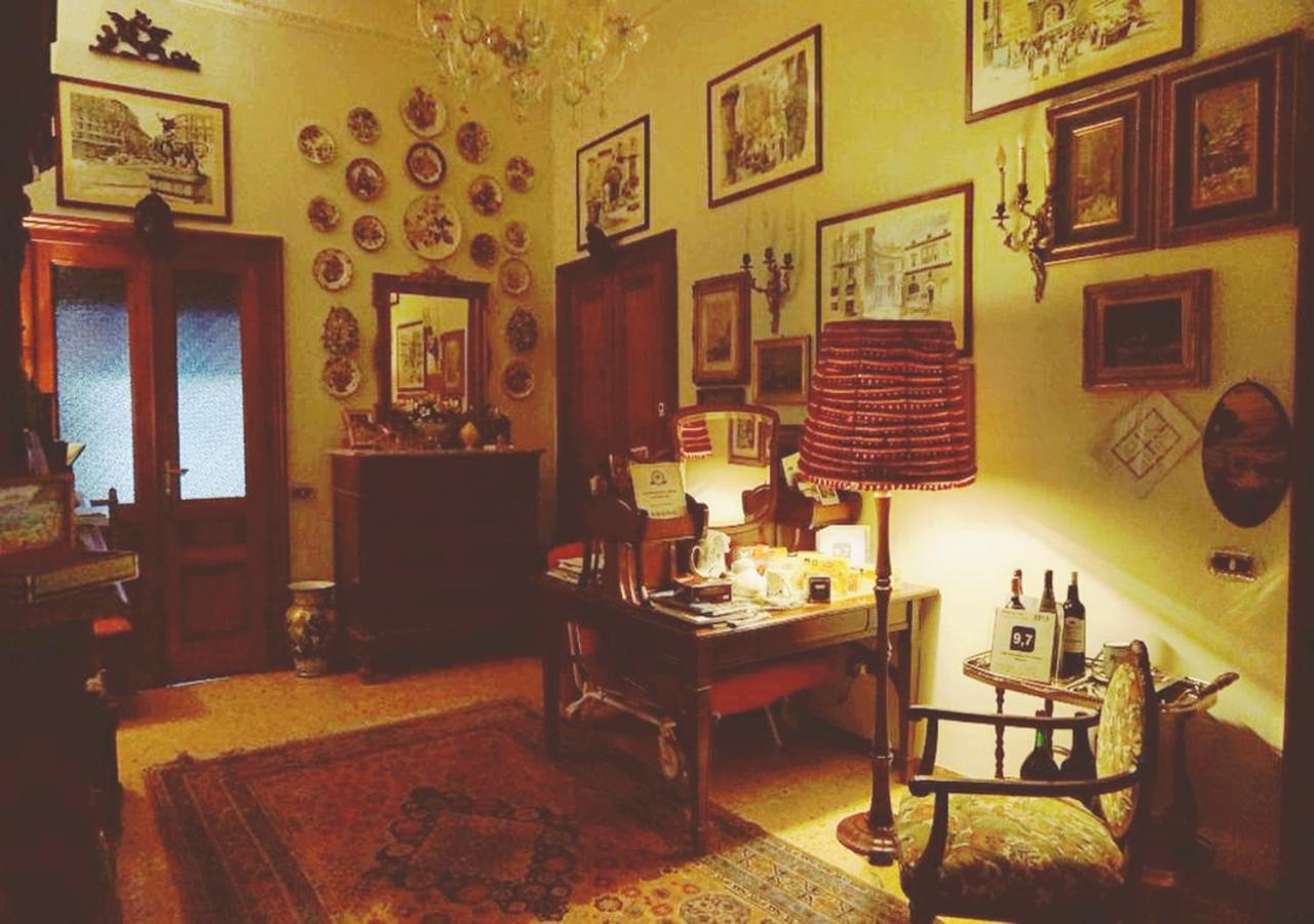 B&B Atmosfere Del Centro Storico Naples Luaran gambar
