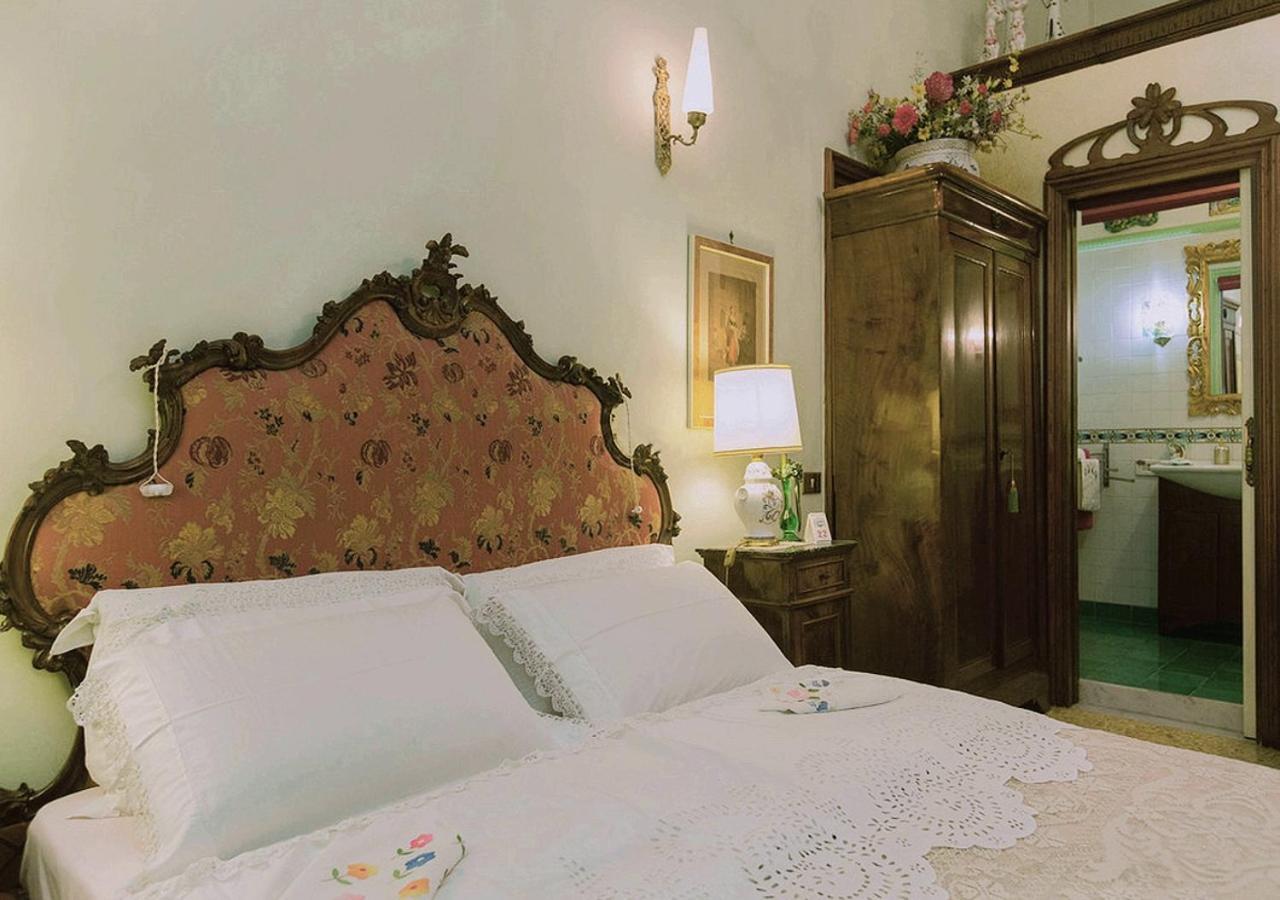 B&B Atmosfere Del Centro Storico Naples Bilik gambar